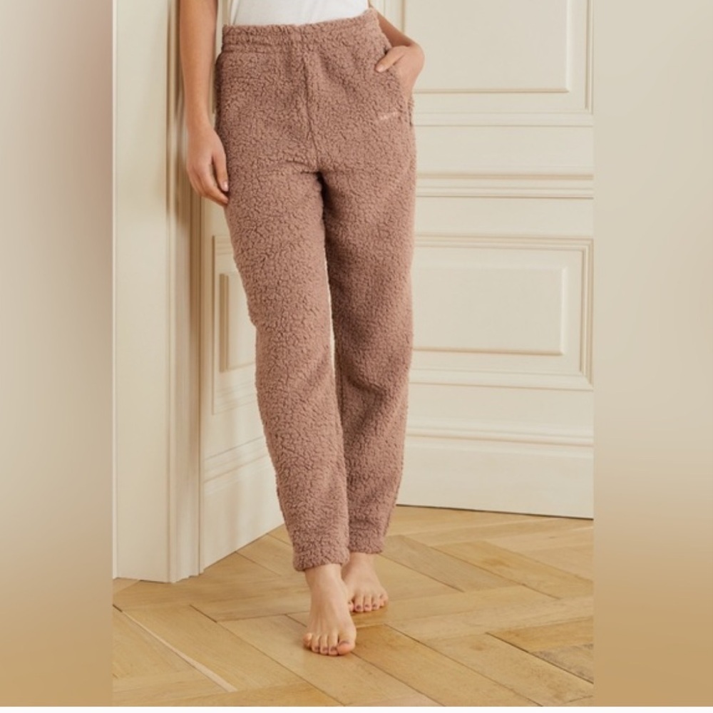 SKIMS Teddy Sherpa Joggers in color Tiger’s Eye size Small. New with tag